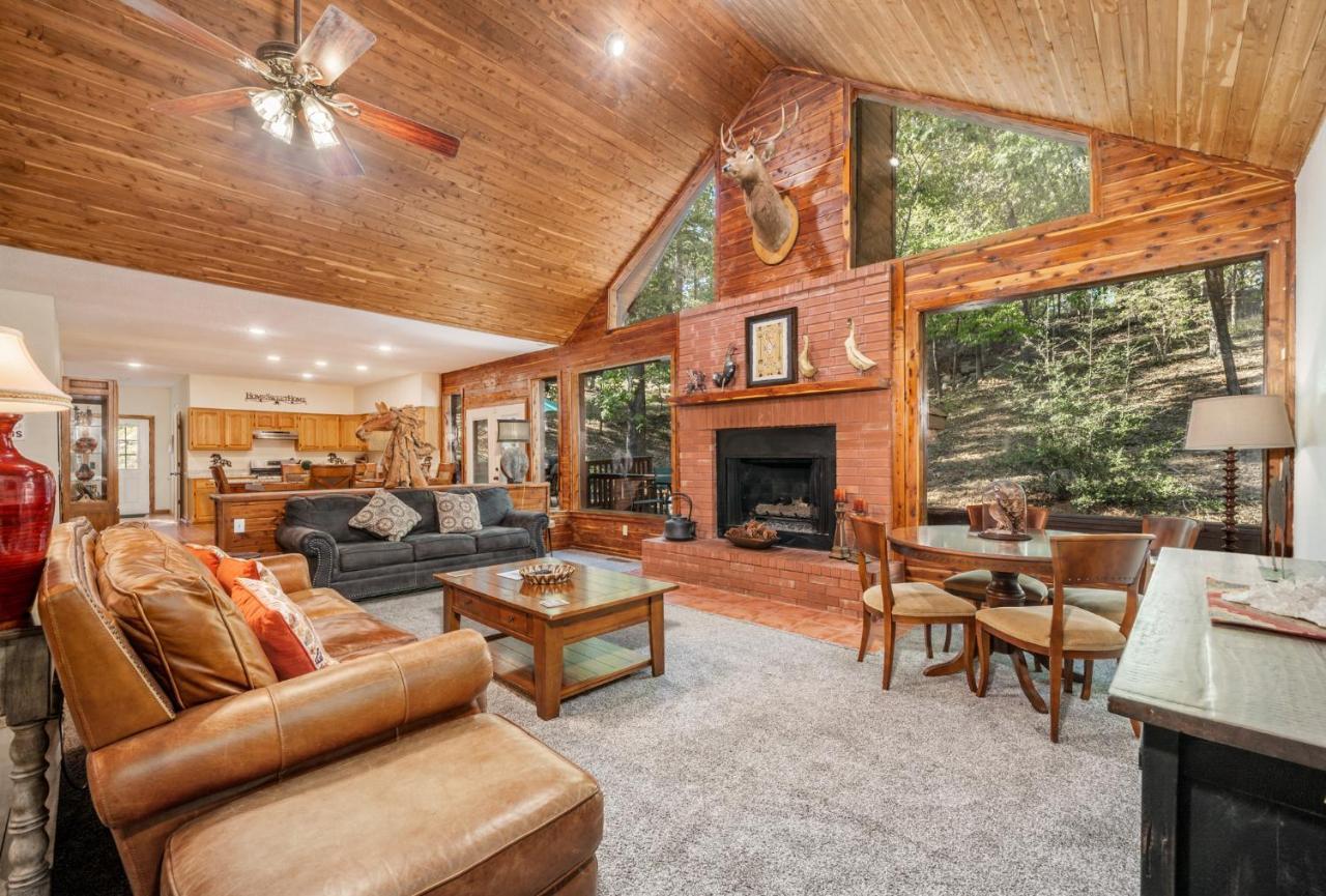 Luxury Rock Creek Cabin W Deck By Lake Hamilton ホット・スプリングス エクステリア 写真
