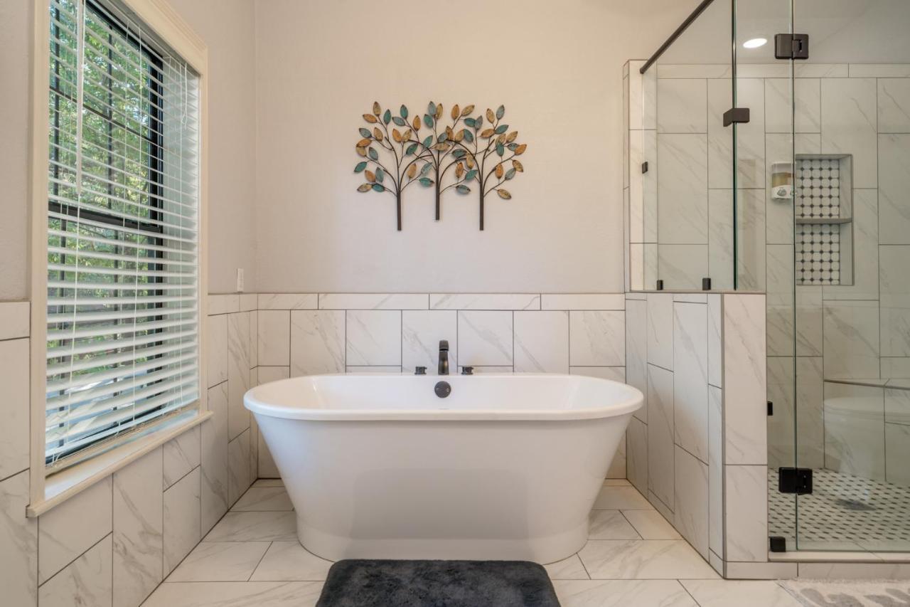Luxury Rock Creek Cabin W Deck By Lake Hamilton ホット・スプリングス エクステリア 写真