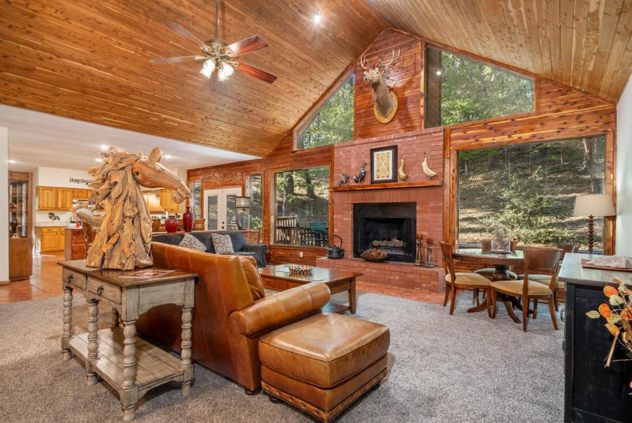 Luxury Rock Creek Cabin W Deck By Lake Hamilton ホット・スプリングス エクステリア 写真