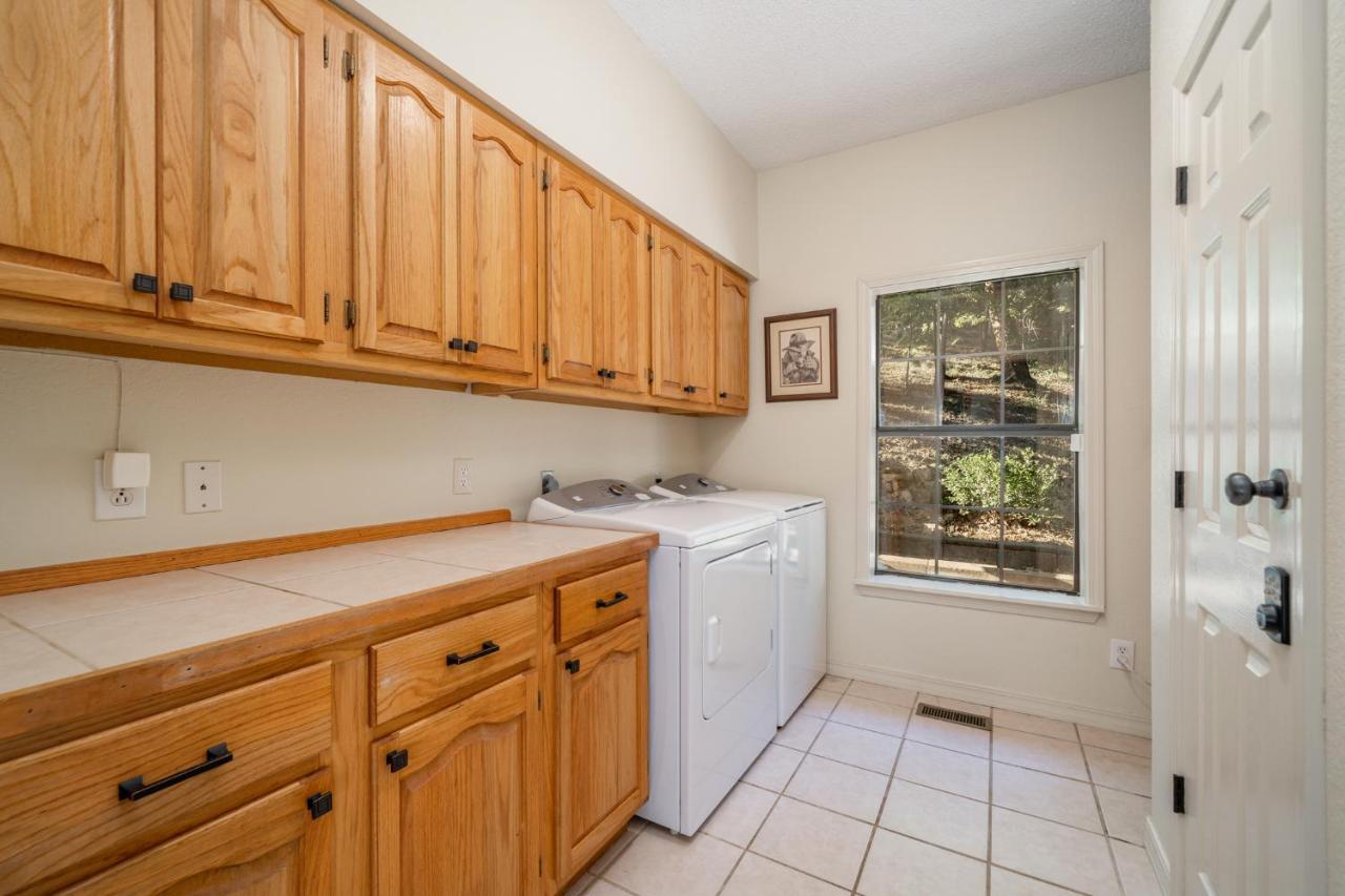 Luxury Rock Creek Cabin W Deck By Lake Hamilton ホット・スプリングス エクステリア 写真