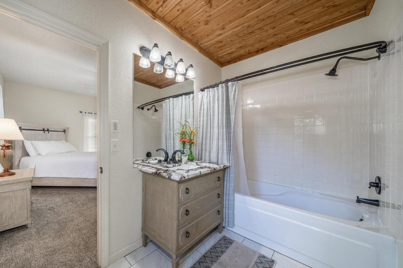 Luxury Rock Creek Cabin W Deck By Lake Hamilton ホット・スプリングス エクステリア 写真