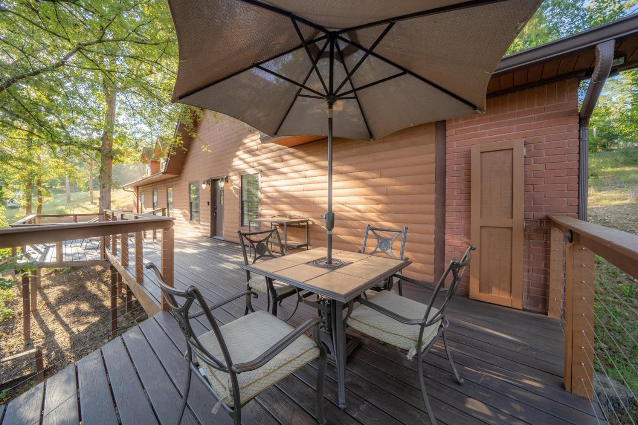 Luxury Rock Creek Cabin W Deck By Lake Hamilton ホット・スプリングス エクステリア 写真